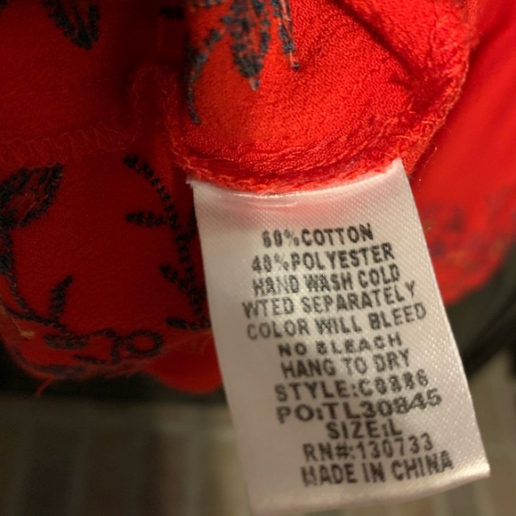 SOLD** Sz L Boho red embroidered floral details bell sleeve top. - Picture 9 of 10